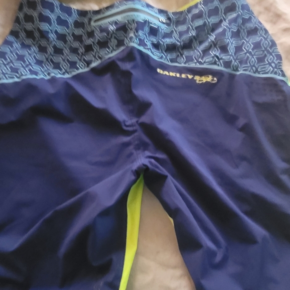 Oakley Boardshorts - Picture 2 of 4
